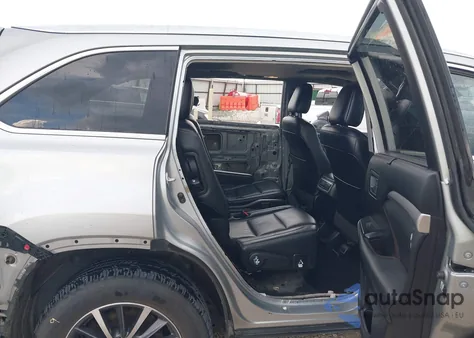 2018 Toyota Highlander Xle z USA, uszkodzony, nr VIN 5TDKZRFH6JS527765